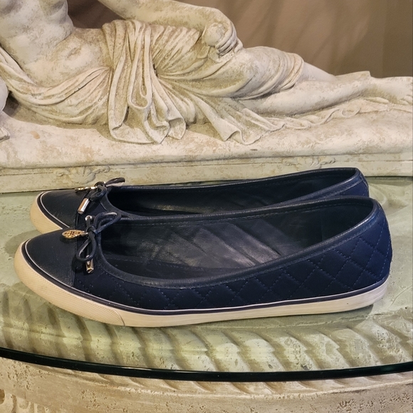 Tory Burch Quilted Leather Logo Flats #127 - Picture 5 of 14